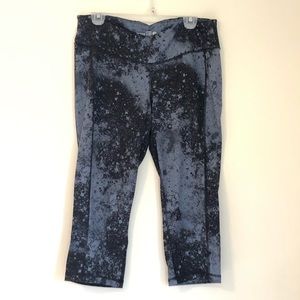 Black/Grey Patterned Old Navy Active Capris